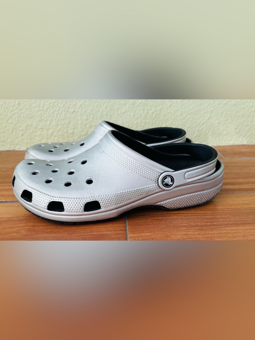 Men's and Women's Unisex Classic Metallic Clogs Size: 12